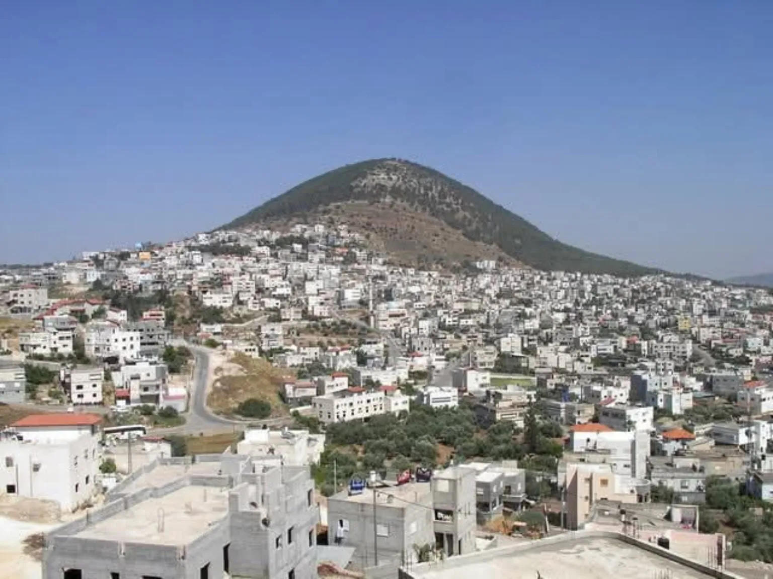 منظر عام لدبورية وجبل الطور | מבט כללי על דבוריה והר תבור